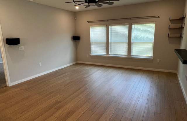 3BR/2BA Home for Rent: Available Immediately Gallery 4