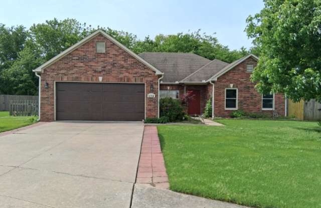 Charming 3-Bedroom Home with Spacious Yard in Quiet Farmington Neighborhood photos photos