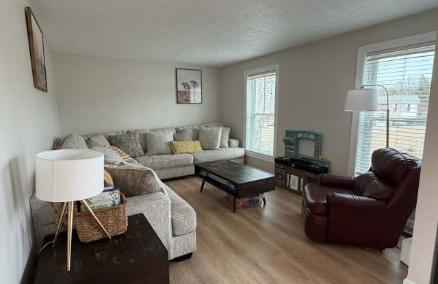 Roomy 5 Bedroom Home with Deck in Christiansburg photos photos