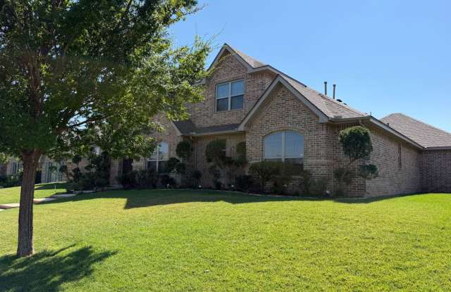 Exquisite luxury home with lots of functionality and space in Greenways Gallery 3