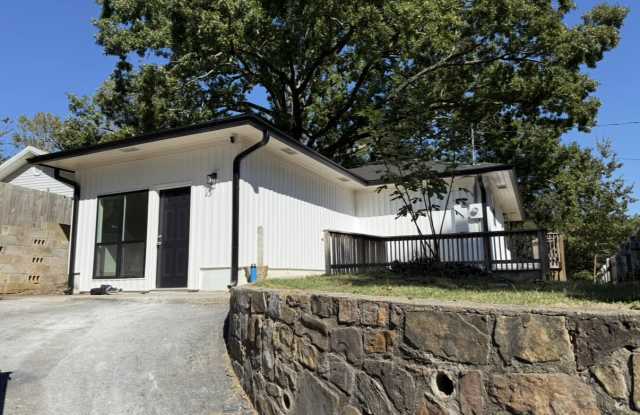 112 Poplar St Gallery 2