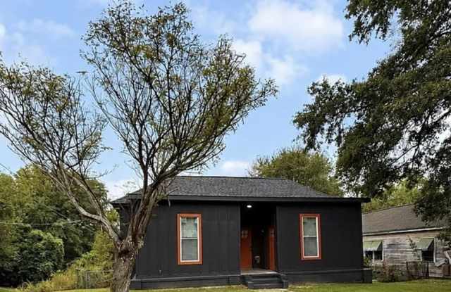 808 Center Street Gallery 3