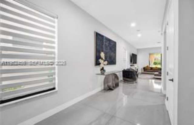 8645 Northwest 39th Court Gallery 2