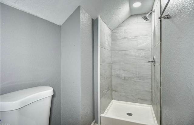 Spacious 4BR House in Norfolk Gallery 3