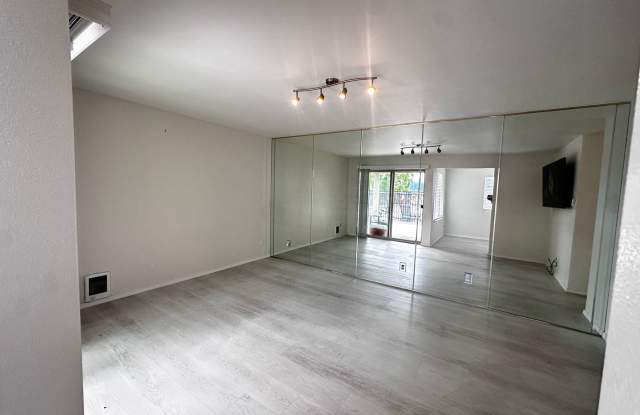 Updated 2-Bedroom Condo with Water Views, 2 Parking Spaces & Poolside Location Gallery 4