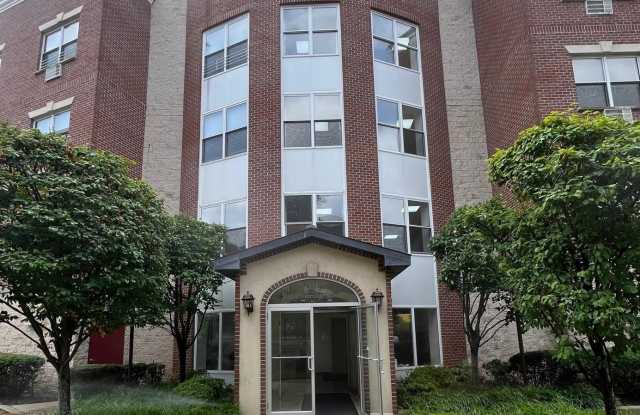 38 Knightsbridge Road - 38 Knightsbridge Road, Great Neck Plaza, NY 11021