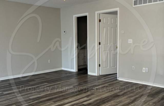 5623 North Northwood Terrace Gallery 4