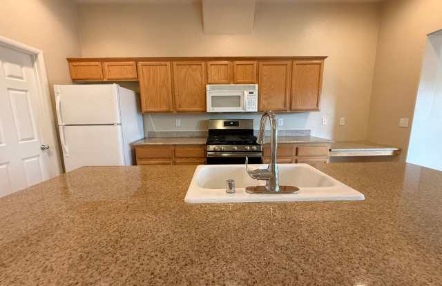 FRESH & RENT READY!  GATED - SINGLE STORY 3/2/2 CAR CUL-DE-SAC HOME Gallery 4