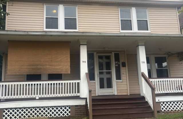 Side by Side Duplex Cleveland East Size photos photos