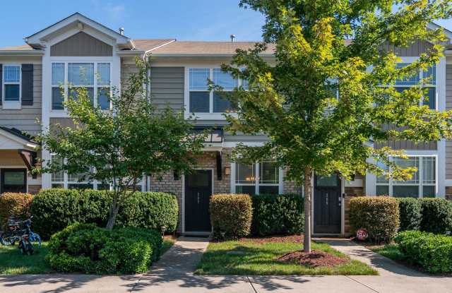 Available Now! Cozy 2 bedroom townhome nestled in Brightleaf At The Park Gallery 1