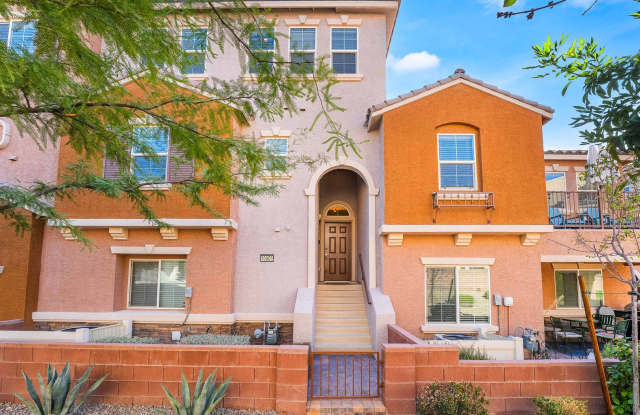 FULLY FURNISHED Luxury Townhome With Modern Upgrades! photos photos