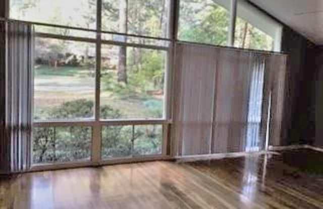 635 Glenforest Road Gallery 2
