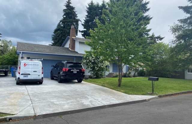 Spacious Salmon Creek Home on a Quarter-Acre Lot – Don’t Miss Out! Gallery 1