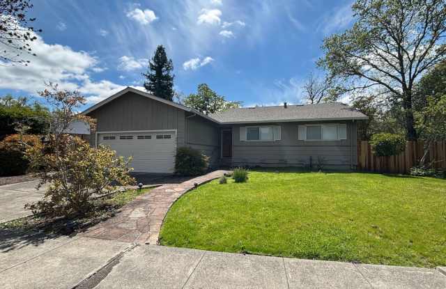 Single Level 3 Bedroom 2 Bathroom Bennett Valley Home with large private backyard - 1886 Neotomas Avenue, Santa Rosa, CA 95405