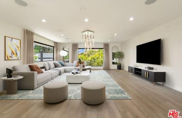 11700 Woodley Ave photos photos