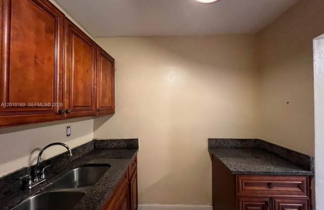 5411 NW 22nd St photos photos