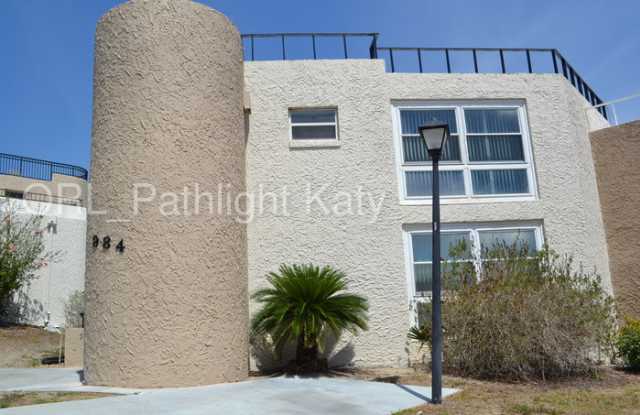 984 Encourte Green Gallery 2