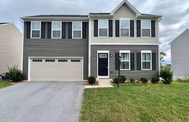 4 bed, 2.5 bath, Single Family Home in Martinsburg, WV photos photos