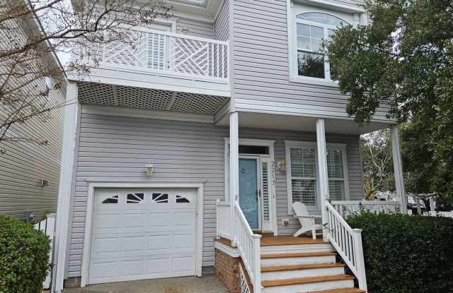 THREE SHIPS LANDING photos photos