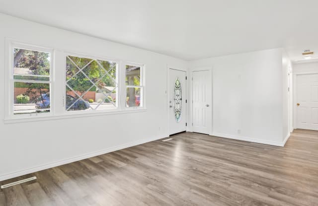 1911 East Thurston Avenue - 1911 East Thurston Avenue, Spokane, WA 99203