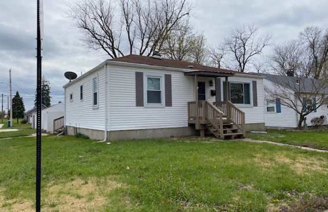 Three Bedroom Home w/Large Kitchen, Oversized Garage and Fenced Yard!! photos photos