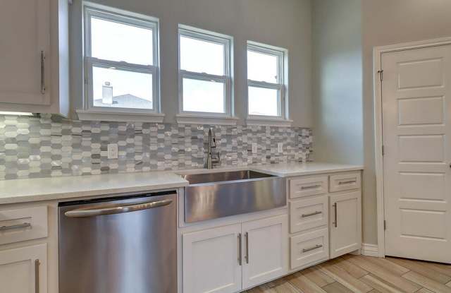 8206 Denali - 4 Bed/3Bath - $2800/month Gallery 1