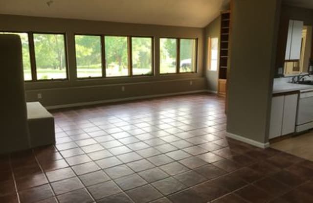 8955 Cedar Niles Rd - 8955 Cedar Niles Road, Lenexa, KS 66227