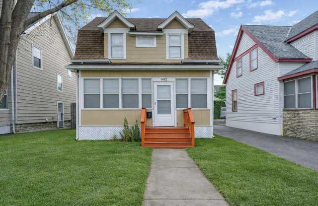 Rare 4 Bedroom/ 2 Bathroom Single Family Home- Pet Friendly- Garage! photos photos