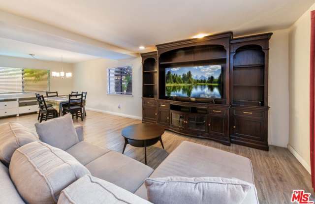 5848 Hazeltine Ave Gallery 3