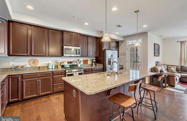 7548 BRUNSON CIRCLE Gallery 3