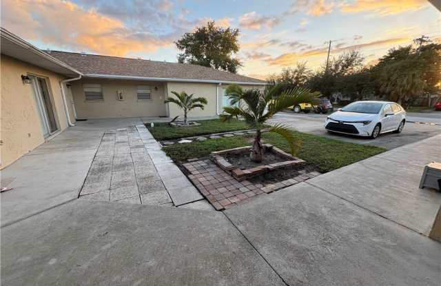 521 NE 24th Place photos photos