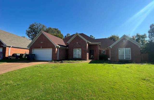Fenced in back yard! Split bedroom floor plan! Pets are owner's approval, fees do apply. Gallery 3