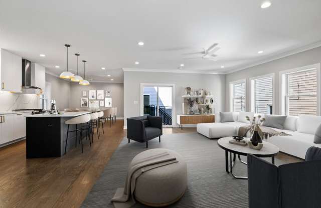 6106 North Hermitage Ave. Gallery 3