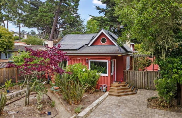 Charming 2 Bedroom House + Detached Guest House in Carmel Gallery 3