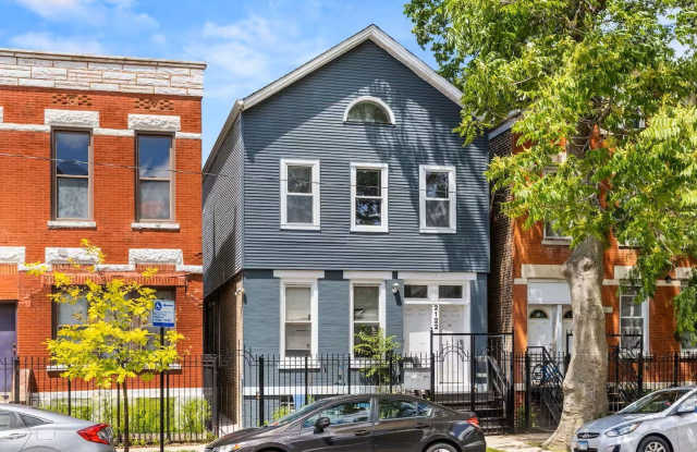 2122 W Huron Street unit: 1 photos photos 2122 W Huron Street unit: 1 photos photos