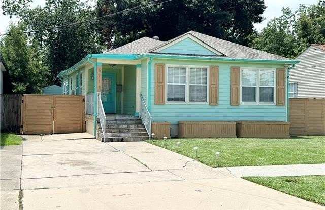 5718 VERMILLION Boulevard photos photos