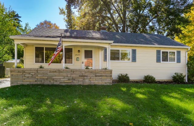 2559 Shrewsbury Road - 2559 Shrewsbury Road, Upper Arlington, OH 43221