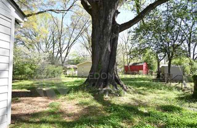 Comfortable 3-Bedroom Home with Deck & Backyard Gallery 3