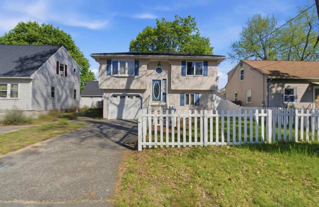 Move-In Ready 3 Bedroom Single Family House in Springfield! photos photos