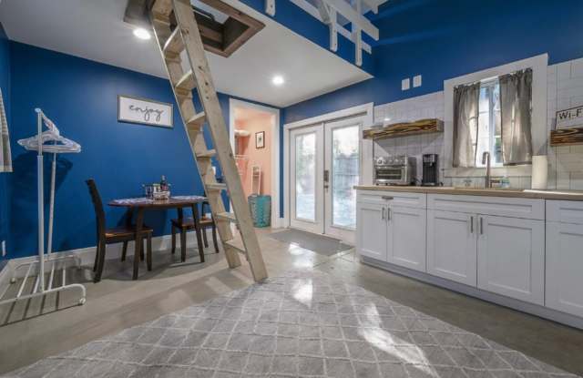 Furnished Loft Studio in Old Seminole Heights! Gallery 4