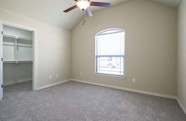 921 Sassafras Lane Gallery 2