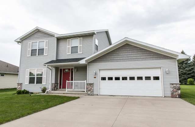 FOR RENT: 3 Bedroom House with 2 Car Garage Gallery 1