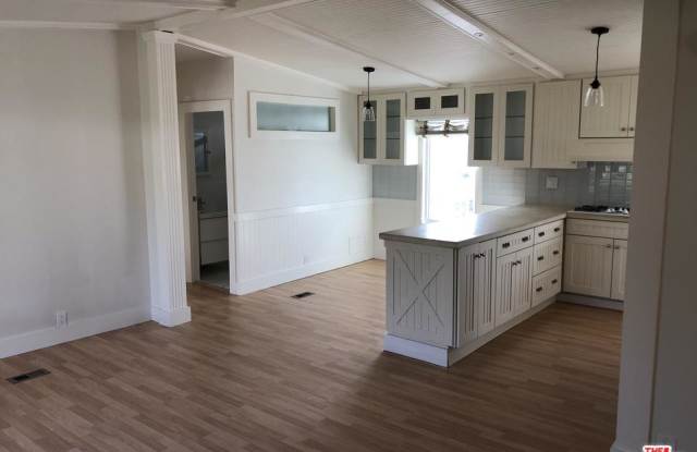6711 WANDERMERE UNIT A Road Gallery 3