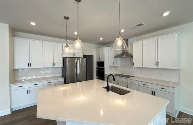 6032 Mariemont Circle Gallery 4