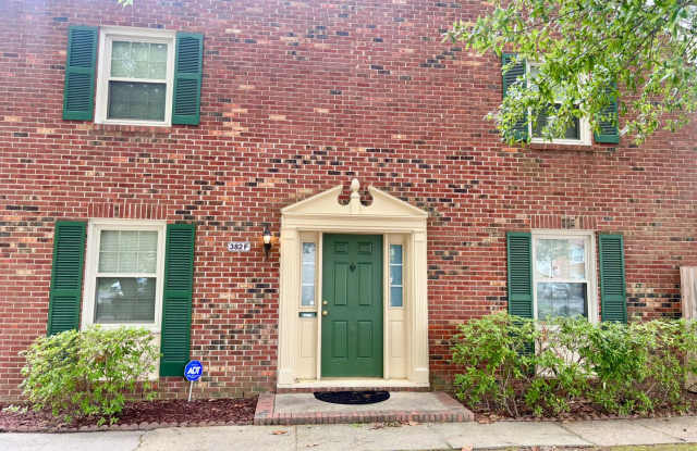 3 bedroom/1.5 bathroom-Courthouse Green Gallery 4