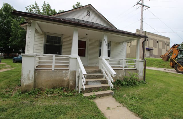 908 Clarence - 908 Clarence St, Sarcoxie, MO 64862