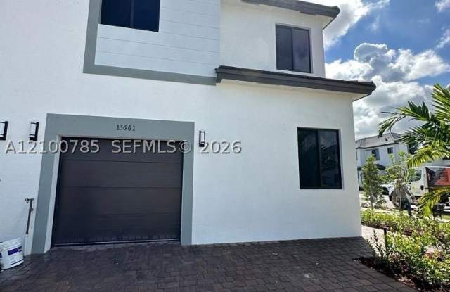 13661 SW 157th Pl Gallery 1