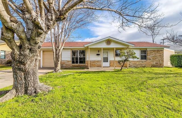516 NW Newton Drive - 516 Northwest Newton Drive, Burleson, TX 76028