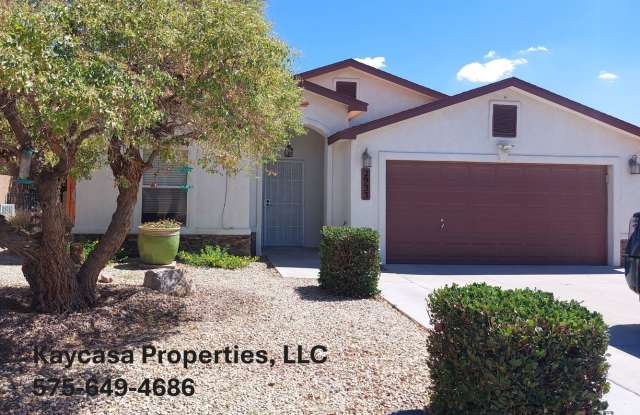 Beautiful 3 Bedroom Home in Legends West - 2933 San Miguel Court, Las Cruces, NM 88007