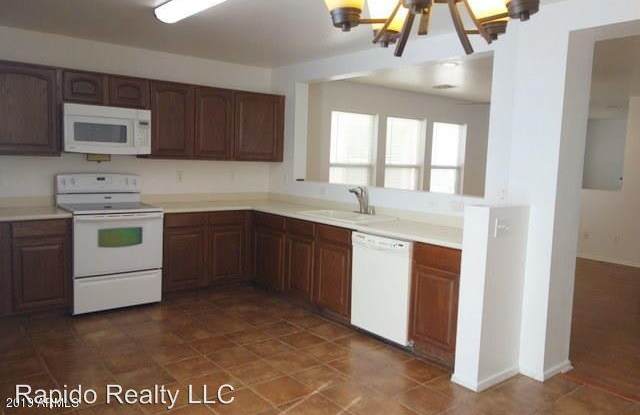 814 N 111th Dr Gallery 4
